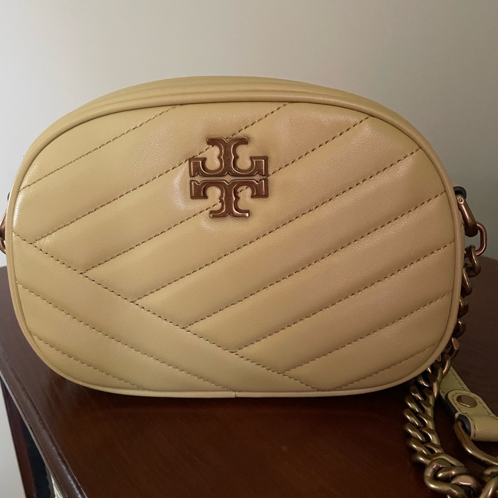 Tory Burch KIRA CHEVRON SMALL CAMERA BAG / GOLD COLOR Hardware